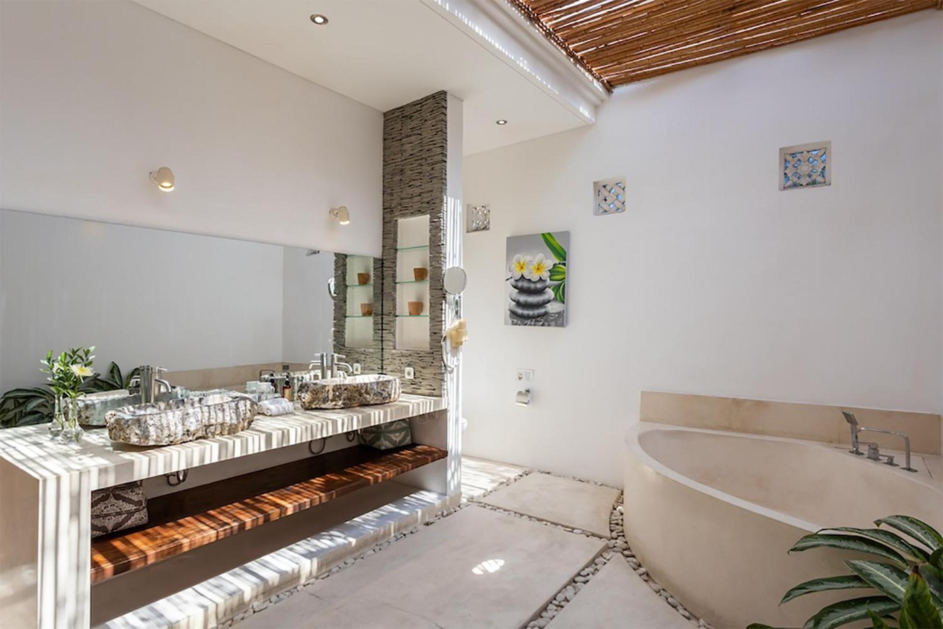 Villa Lotus By Optimum Bali Villas Семиньяк Экстерьер фото