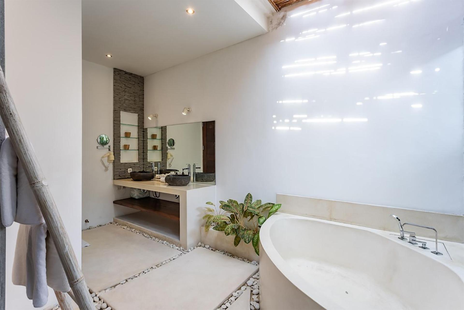 Villa Lotus By Optimum Bali Villas Семиньяк Экстерьер фото
