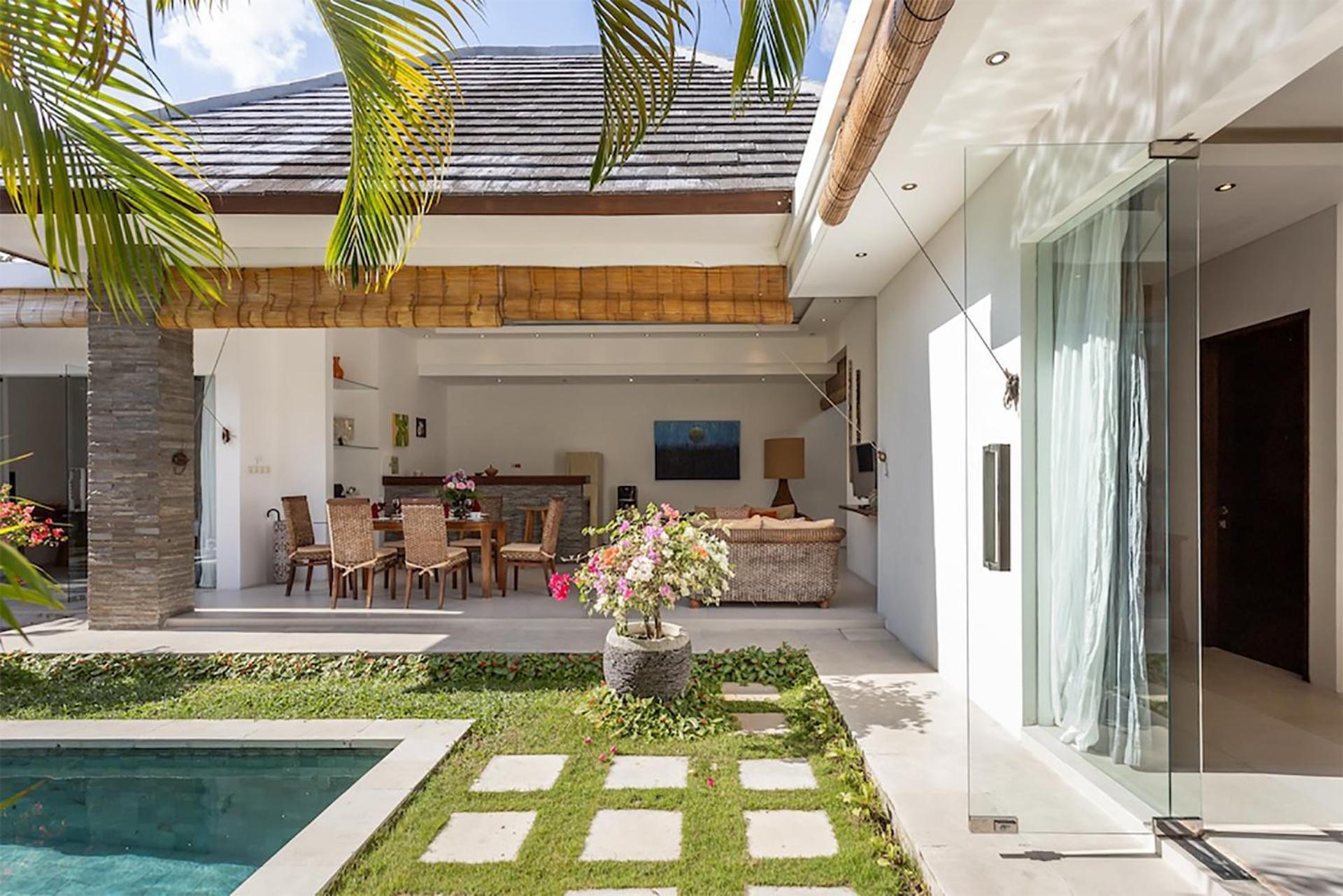 Villa Lotus By Optimum Bali Villas Семиньяк Экстерьер фото